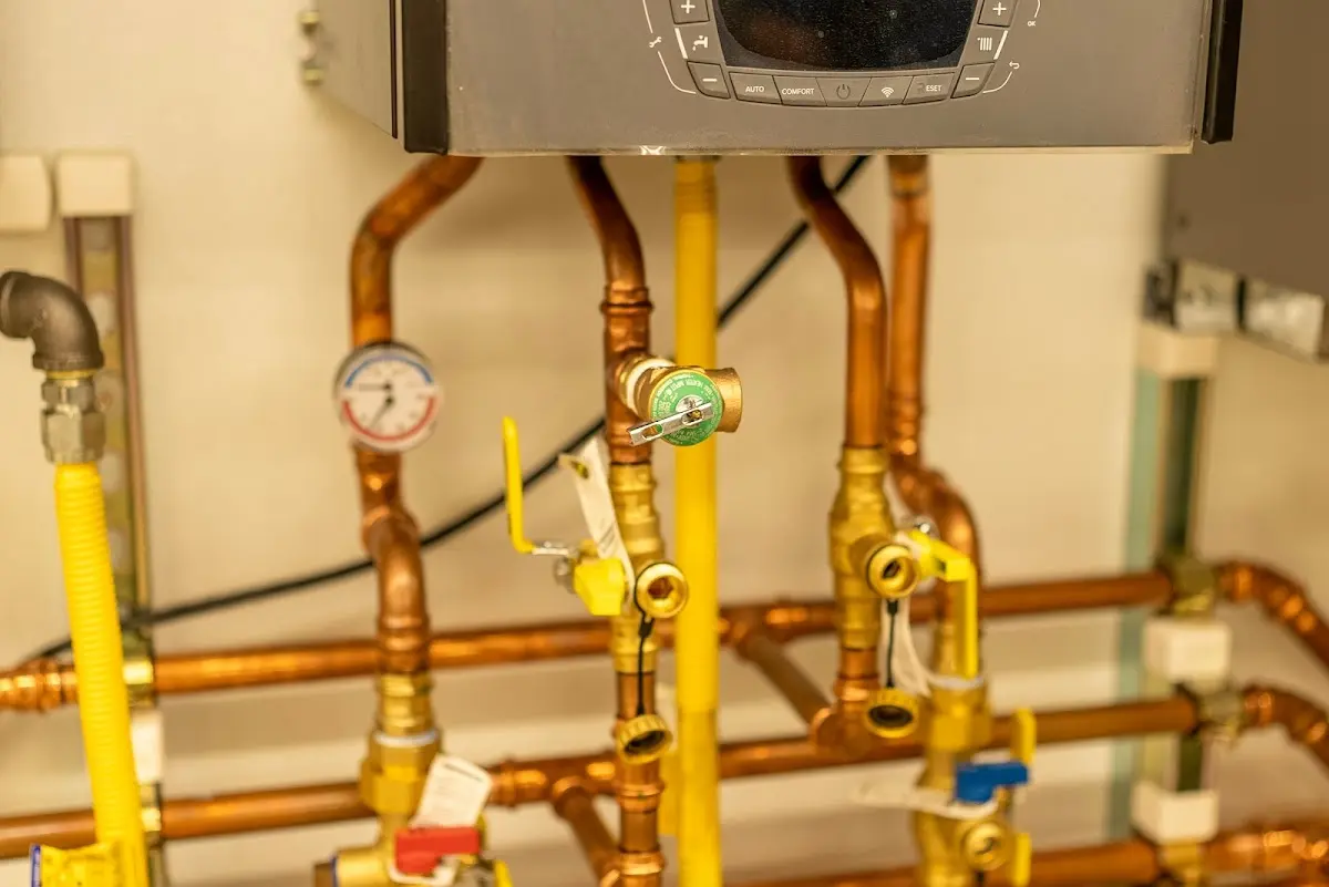 Licensed technician providing Pipe Repair for a homeowner in Long Beach